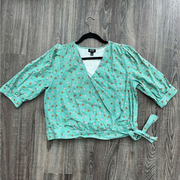 Floral Linen Blend Wrap Tie Front Top - Sz M - Picture 2 of 9